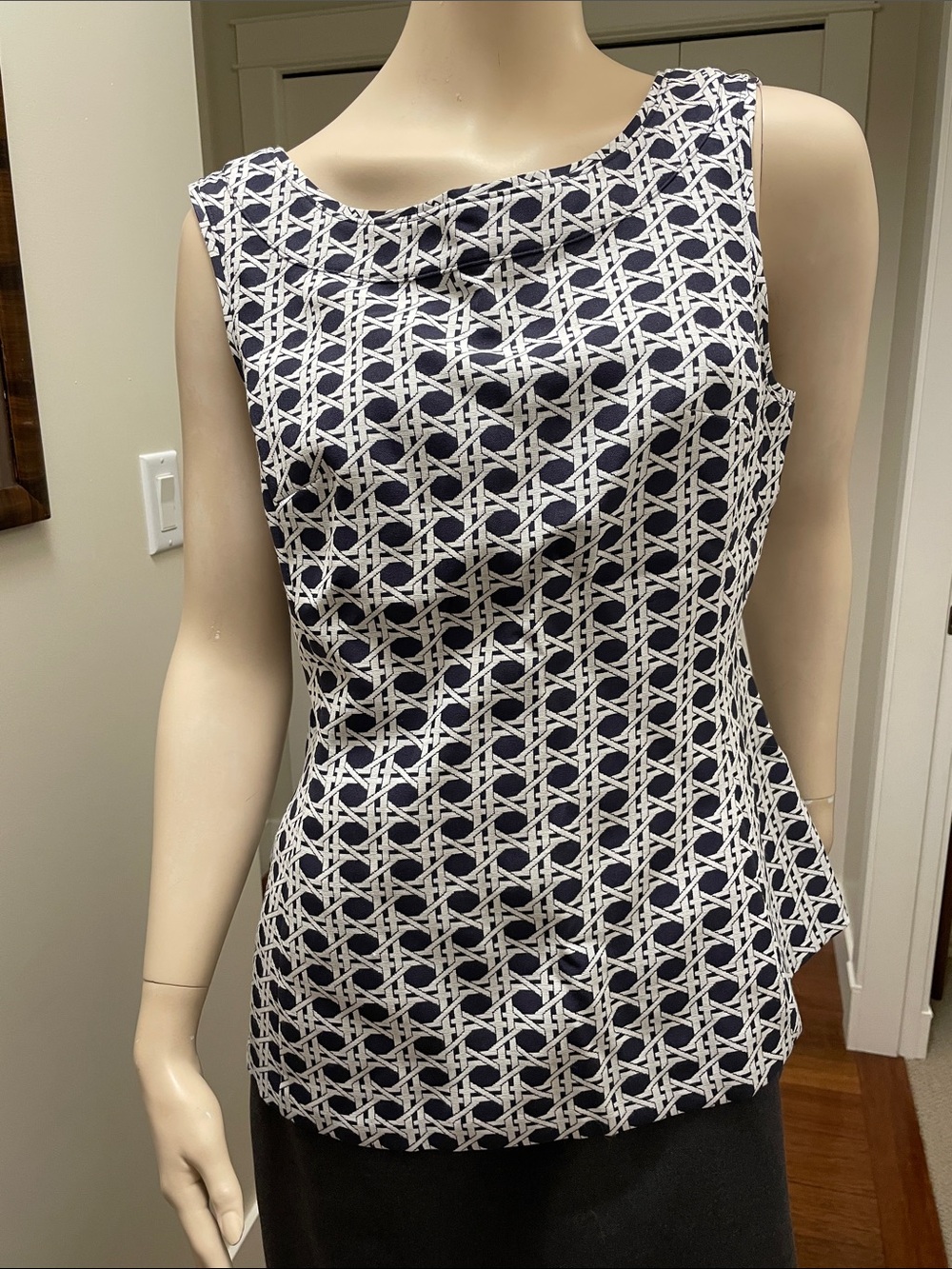 Banana Republic Navy & White Geometric Sleeveless Camisole